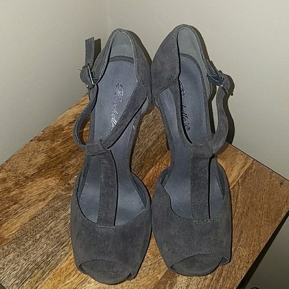 Shoes - Picture 2 of 4